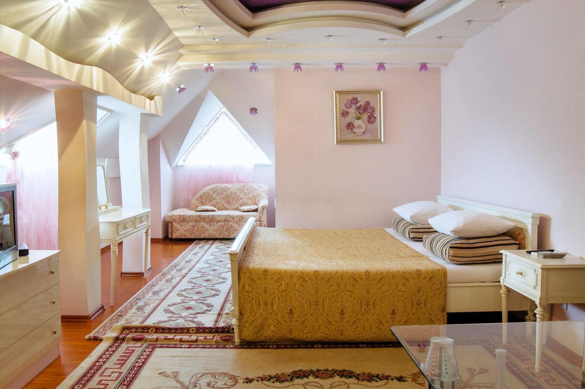 Hotel Ezio Codru Luaran gambar