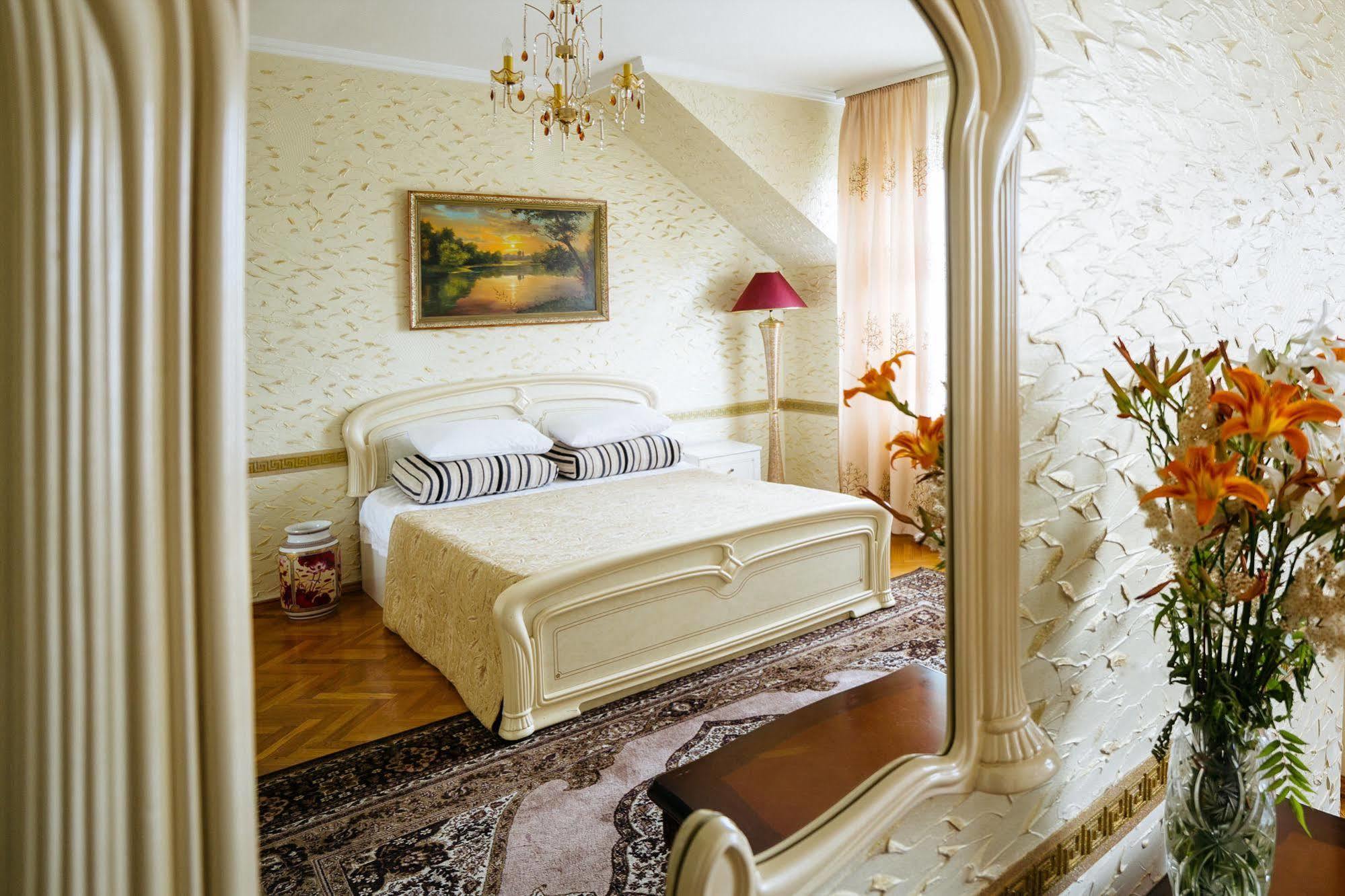 Hotel Ezio Chisinau Luaran gambar